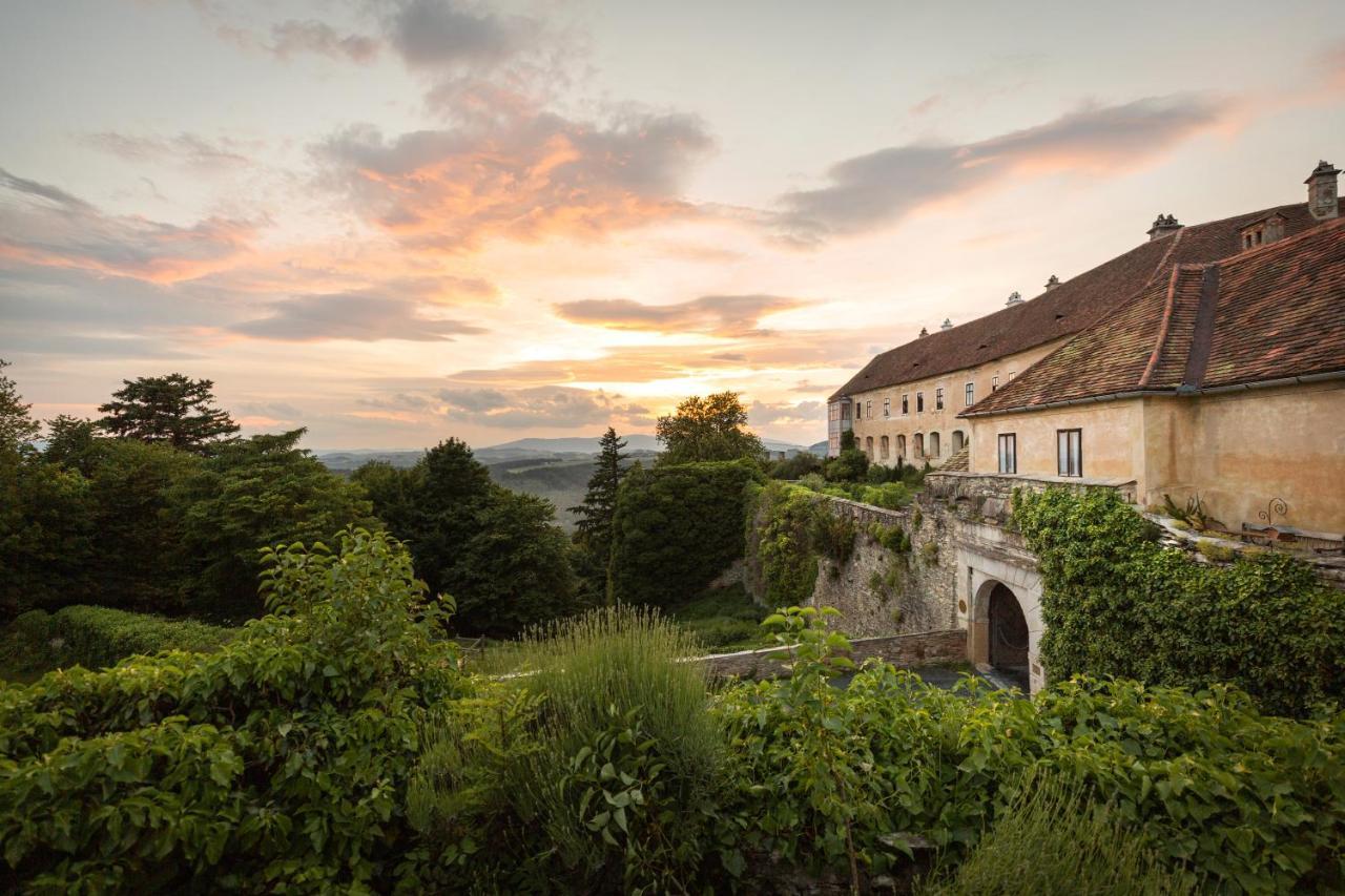 Готель Burg Bernstein Екстер'єр фото